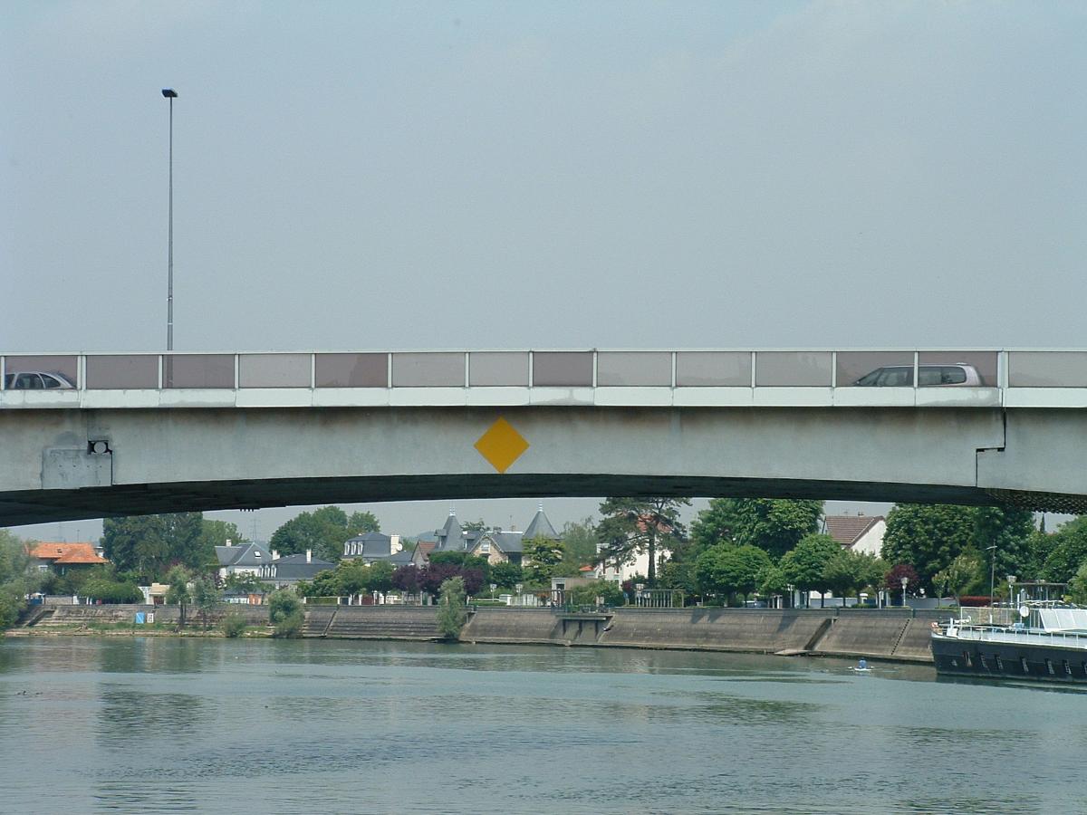 Pont routier de Bry, Bry-sur-Marne
Poutre isostatique centrale 