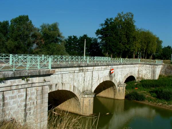 Canal latéral à la Garonne Pont-canal sur la Baïse 