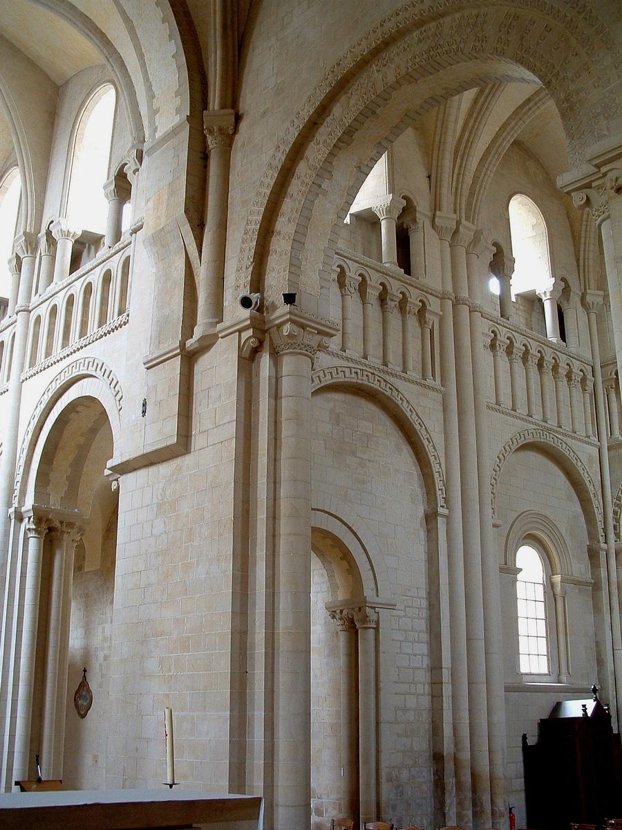 Caen - Abbaye aux dames - Eglise de la Trinité - Croisée du transept 