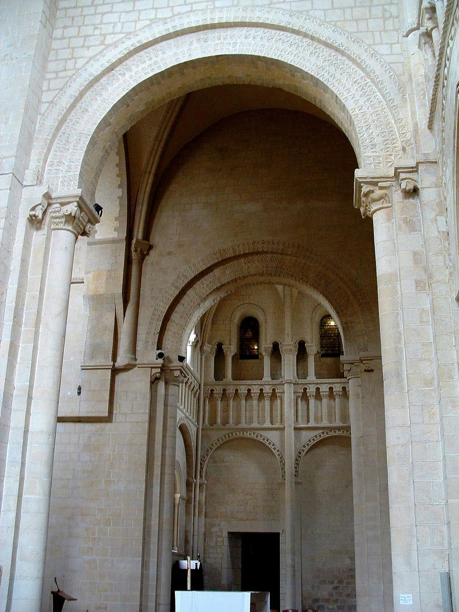 Caen - Abbaye aux dames - Eglise de la Trinité - Croisée du transept 