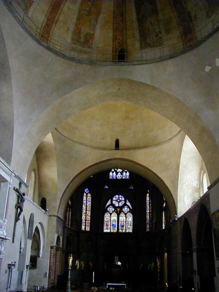Cathédrale Saint-Etienne à Cahors.Nef et choeur 