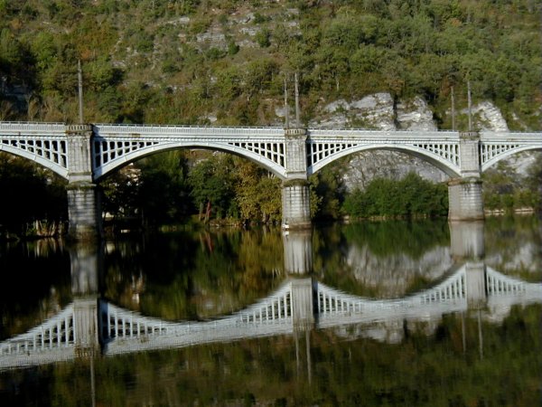 Lotbrücke der Eisenbahn in Cahors 