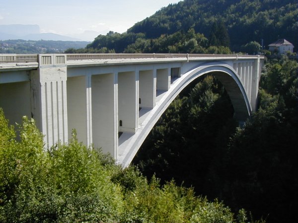 Pont de la Caille sur le vallon des Usses 
