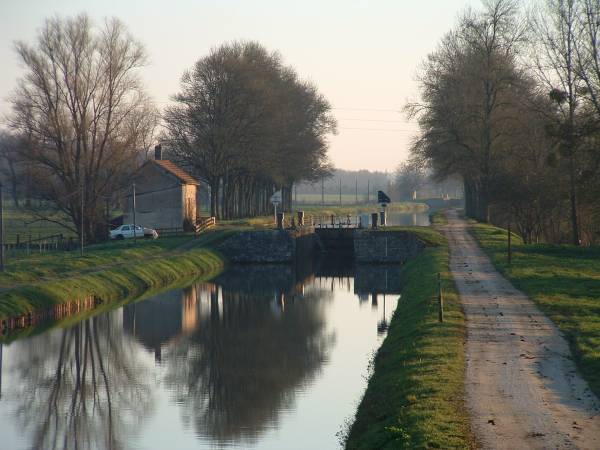 Canal de BourgogneUne écluse 