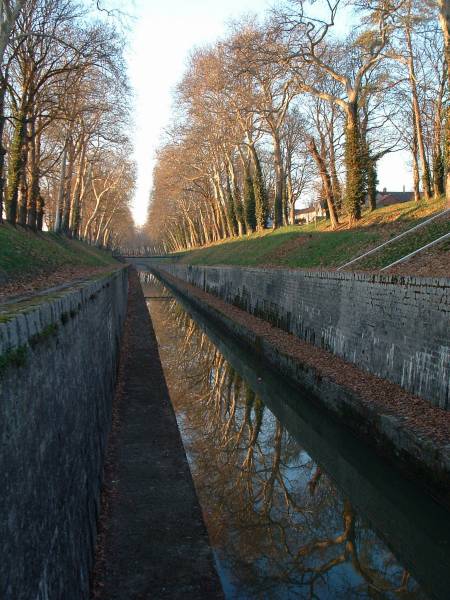 Canal de BourgogneTranchée à la sortie du tunnel côté Pouilly-en-Auxois Canal de Bourgogne Tranchée à la sortie du tunnel côté Pouilly-en-Auxois