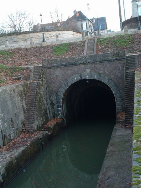 Canal de BourgogneEntrée du tunnel fluvial de Pouilly-en-Auxois 