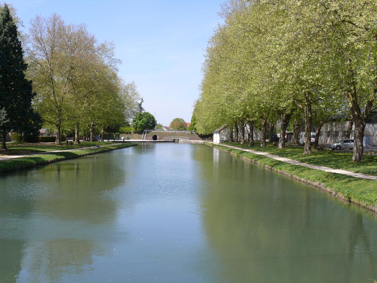 Canal de Berry à Mehun-sur-Yèvre 