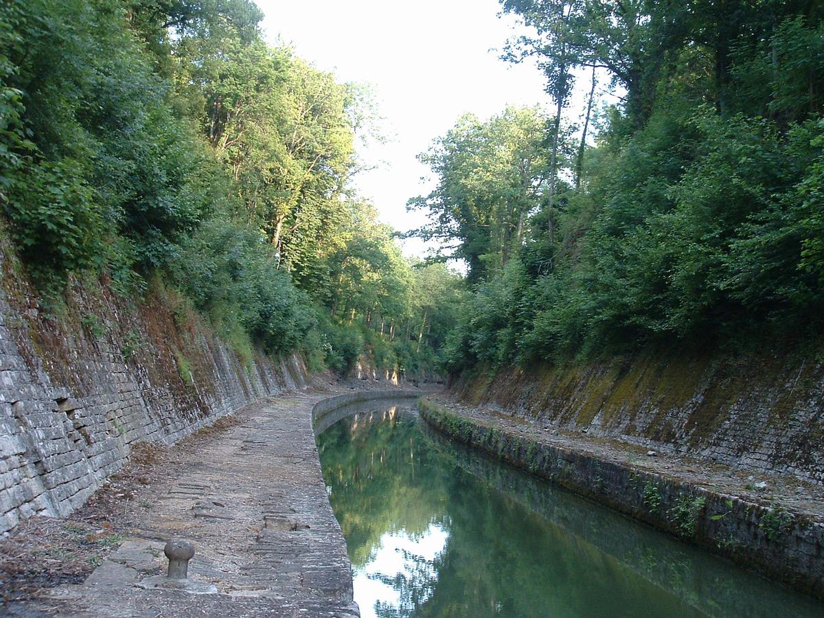 Canal de Bourgogne - Créancey - Tranchée de Créancey à l'entrée du tunnel de Pouilly-en-Auxois (côté Dijon) 