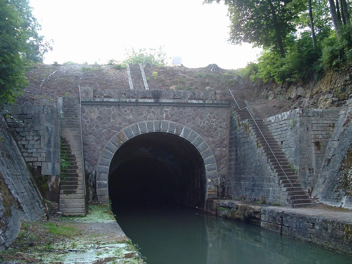 Canal de Bourgogne - Créancey - Entrée du tunnel de Pouilly-en-Auxois (côté Dijon) 