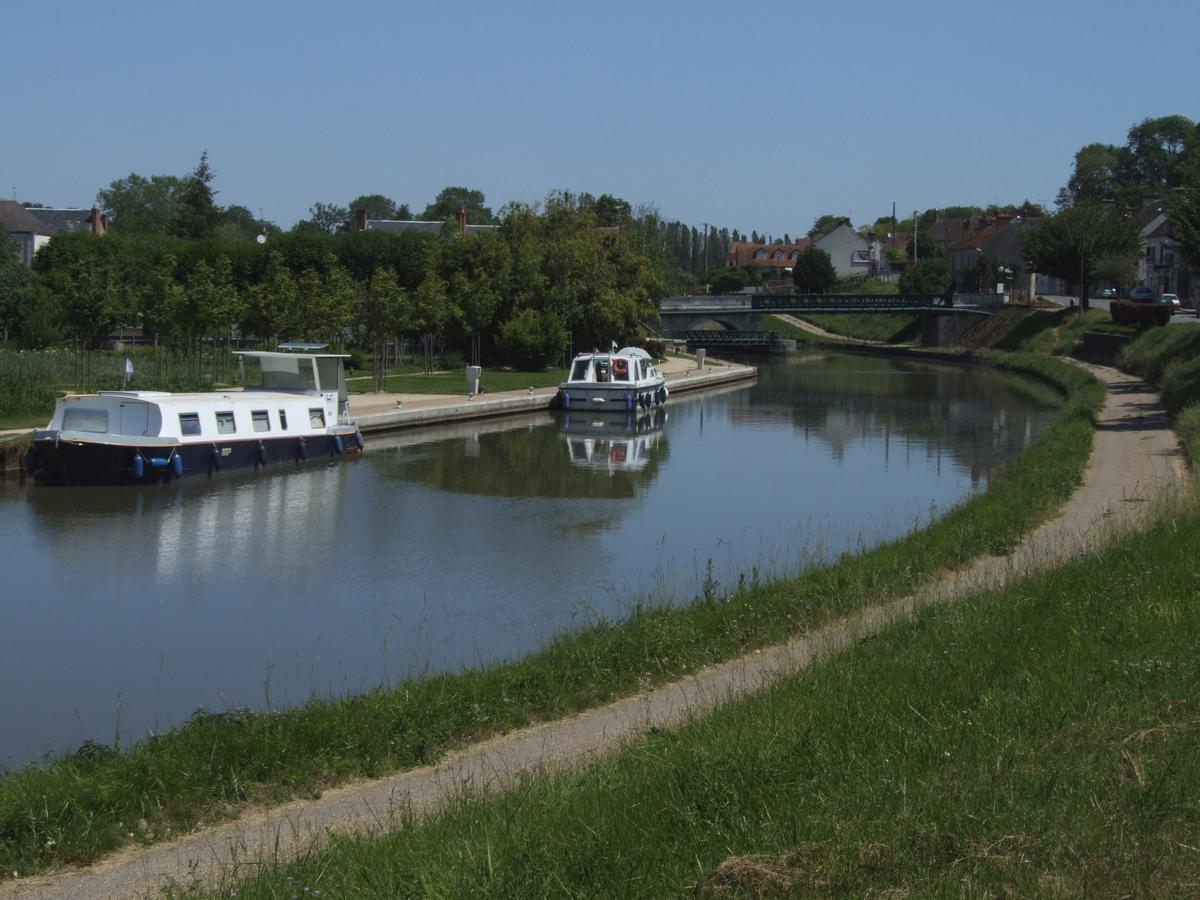 Canal de Briare - Le canal à Ouzouer-sur-Trézée 