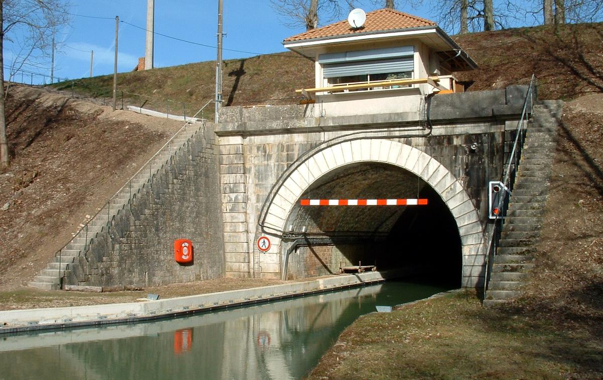 Canal de l'Aisne à la MarneEntrée du tunnel de Billy-le-Grand 