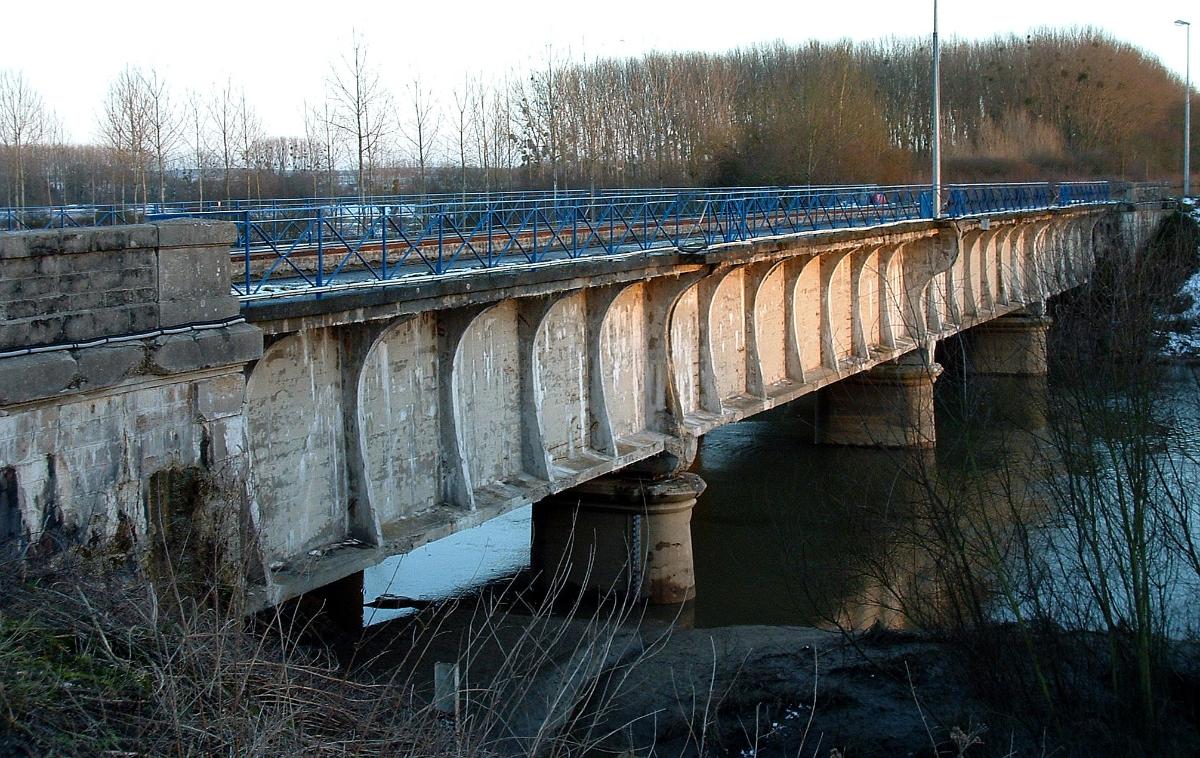 Canal de l'Oise à l'AisnePont-canal d'Abbécourt sur l'Oise 