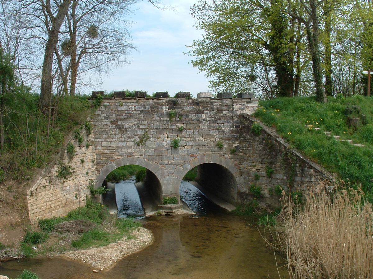 Canal de la Cent-FontsPont-canal des Arvaux 