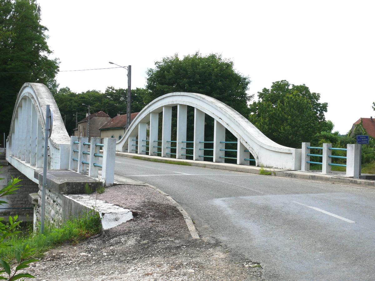 Brücke über den Kanal 