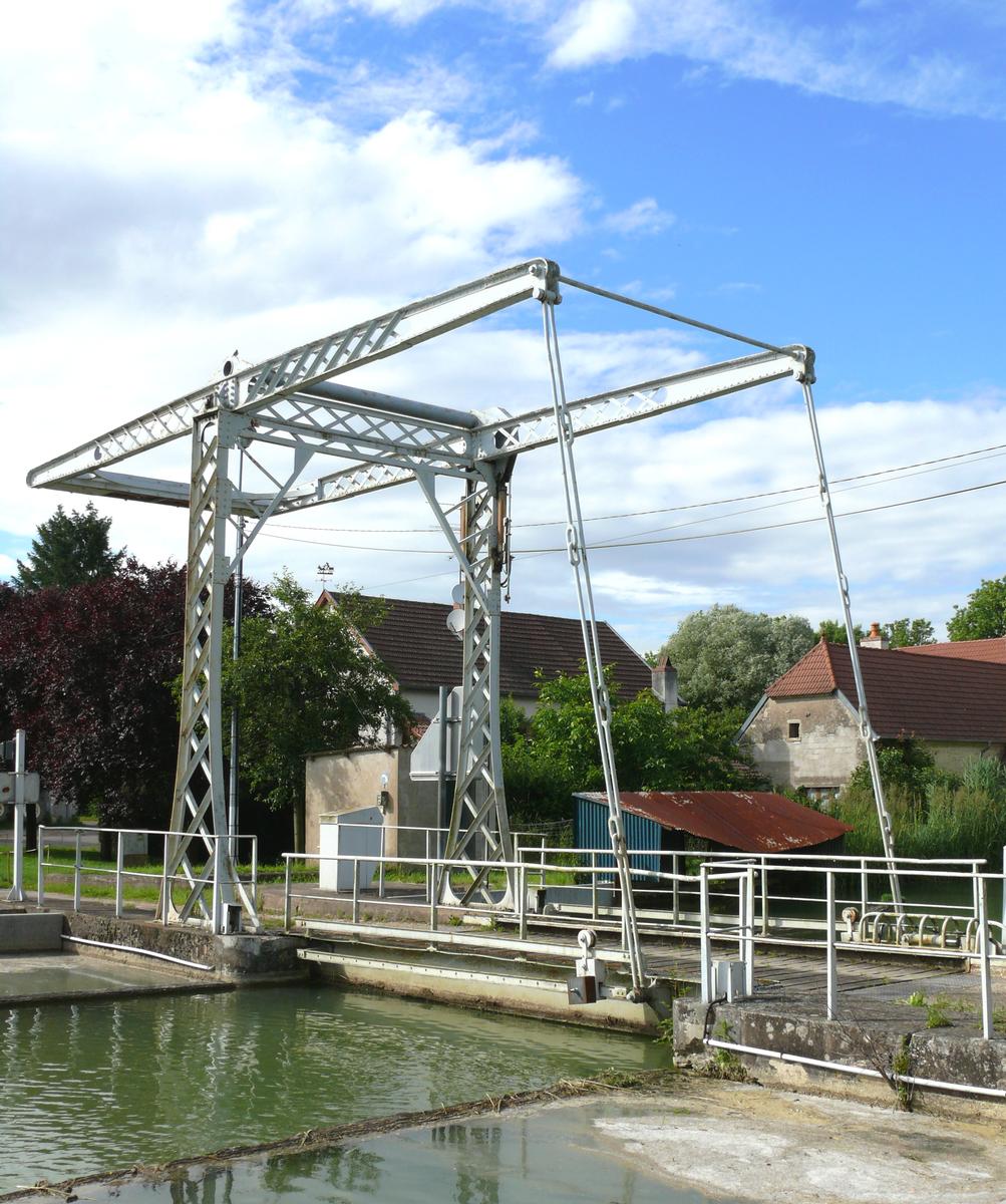 Canal de la Marne à la Saône - Pont-levis de Cheuge 