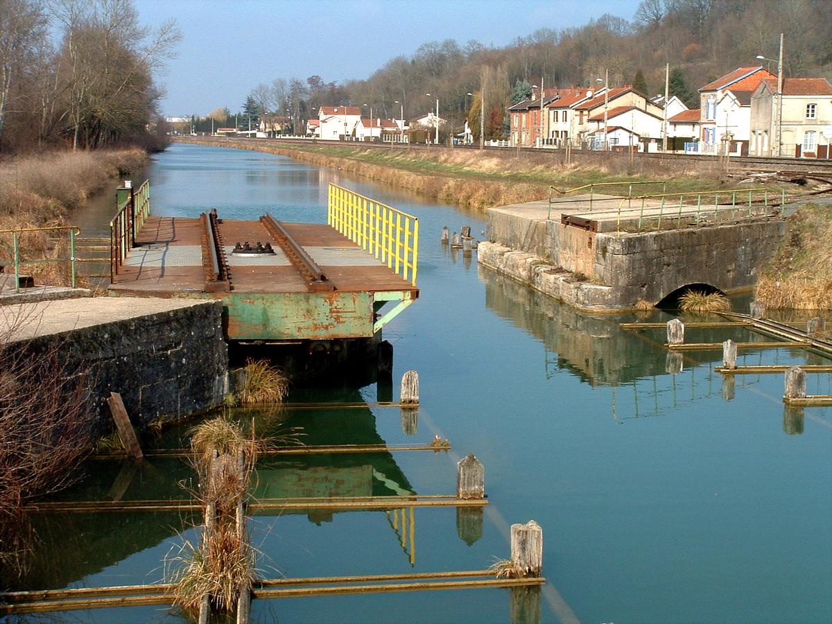 Canal de la Marne à la Saône Saint-Dizier - Pont ferroviaire tournant à Marnaval