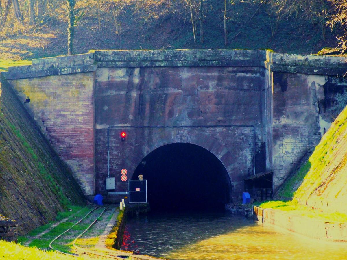 Marne-Rhine Canal - Arzviller canal tunnel 