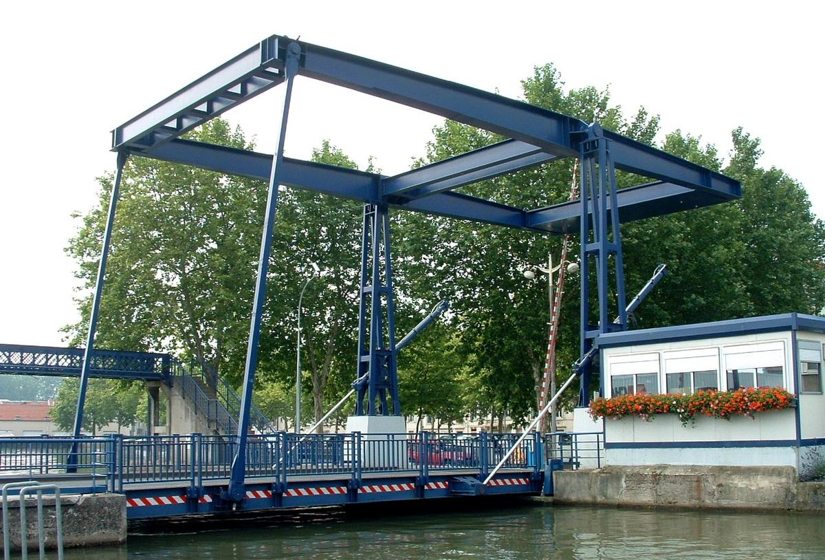 Canal de la Marne au Rhin, Östlicher AbschnittKlappbrücke in Malzéville Canal de la Marne au Rhin, Östlicher Abschnitt Klappbrücke in Malzéville