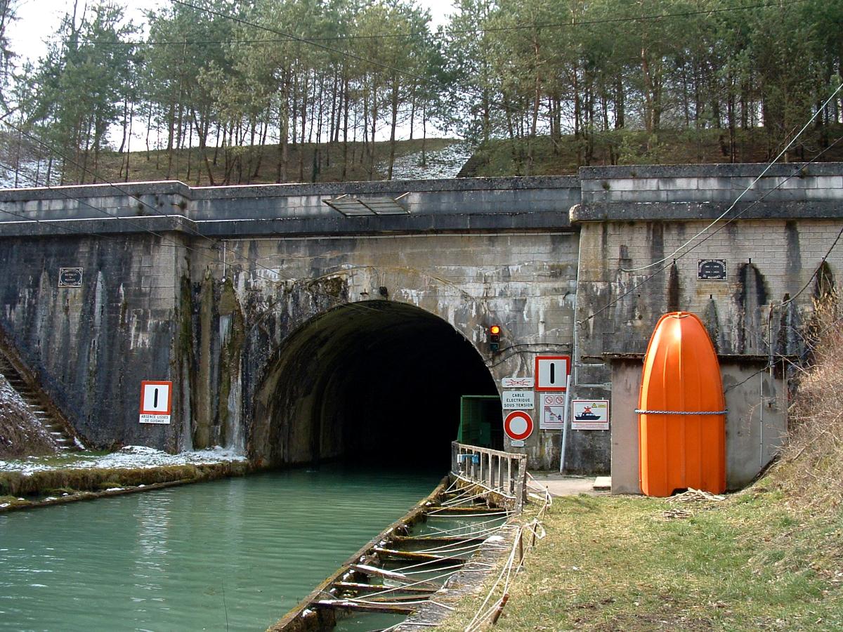 Canal de la Marne au Rhin Ouest
Entrée du tunnel de Mauvages côté Mauvages Canal de la Marne au Rhin Ouest 
Entrée du tunnel de Mauvages côté Mauvages