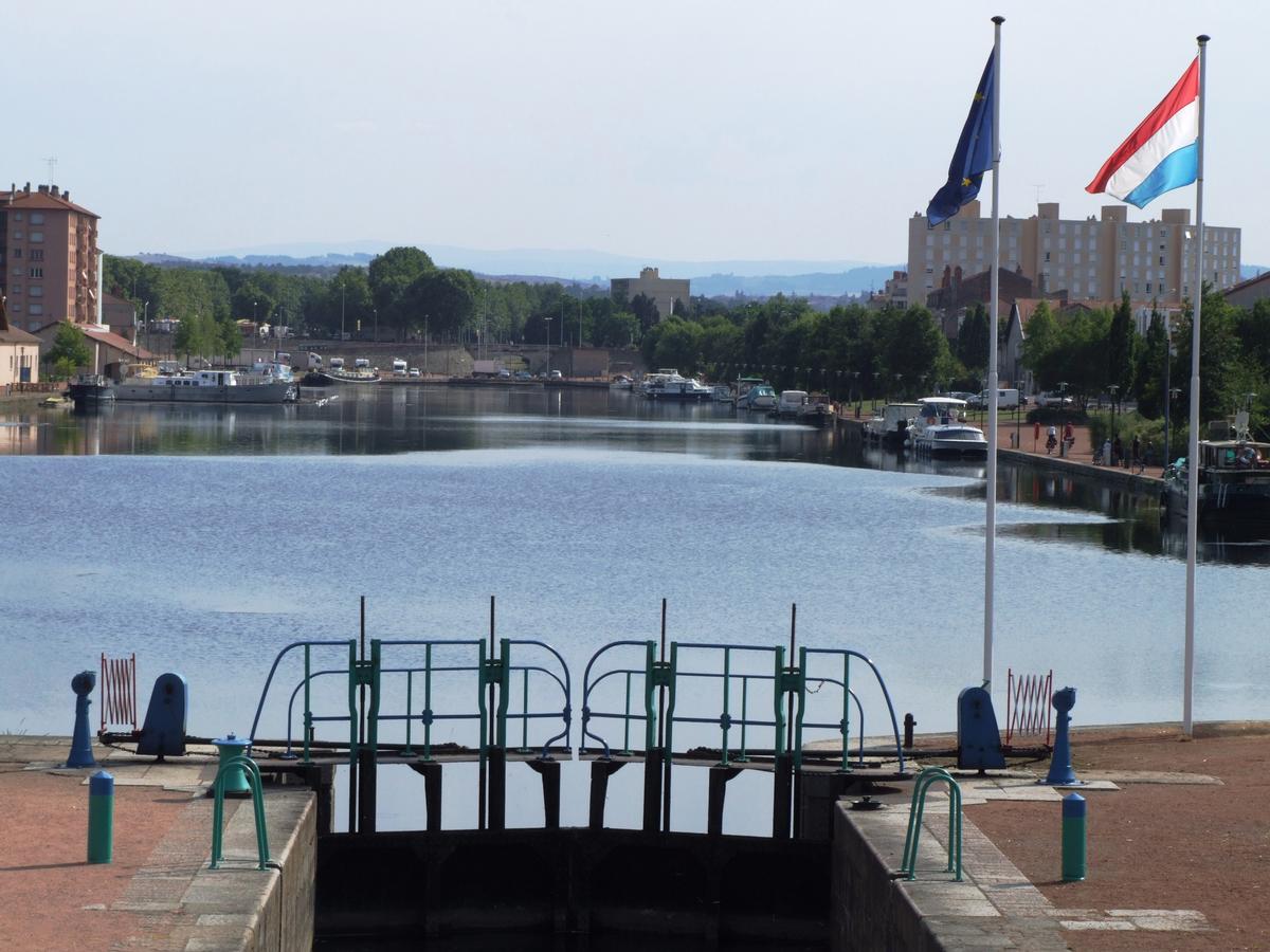 Canal de Roanne à Digoin - Port de Roanne 