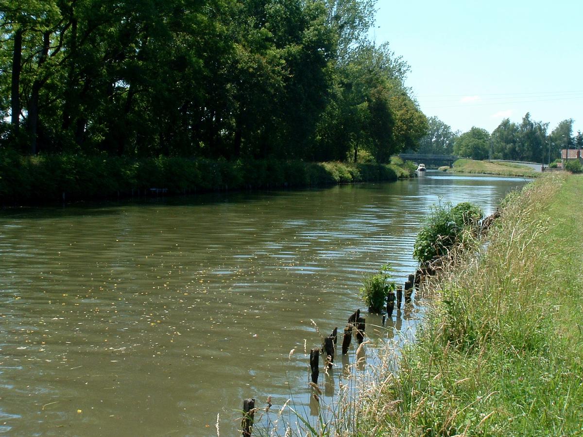 Canal de Roanne à Digoin - Débouché du canal dans le canal latéral à la Loire à Digoin 