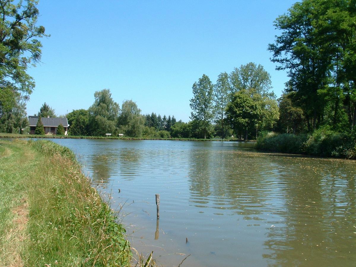 Canal de Roanne à Digoin - Débouché du canal dans le canal latéral à la Loire près de Digoin 