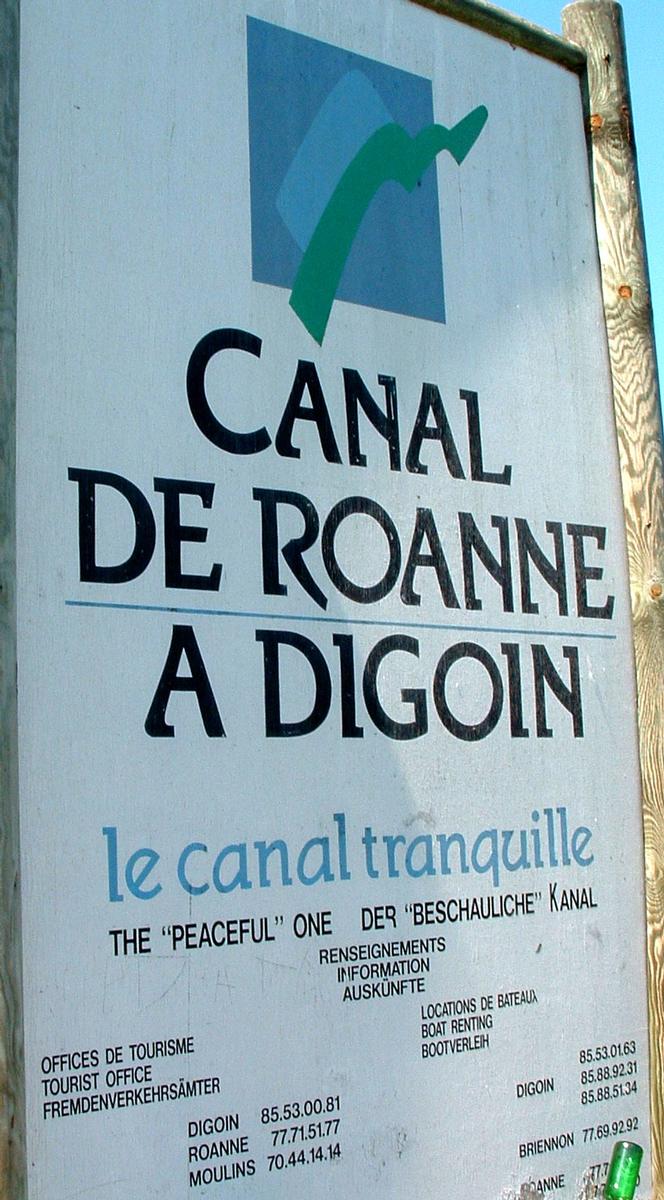 Canal de Roanne à Digoin - Panneau d'information à l'entrée du canal de Roanne à Digoin 