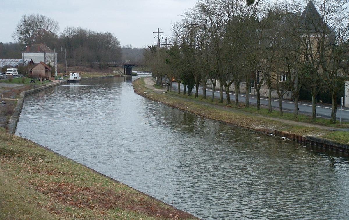 Canal des Ardennes à Rethel 