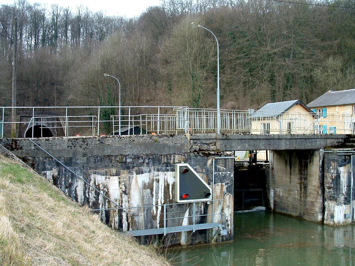 Canal des ArdennesEcluse n°3 et tunnel de Saint-Aignant 