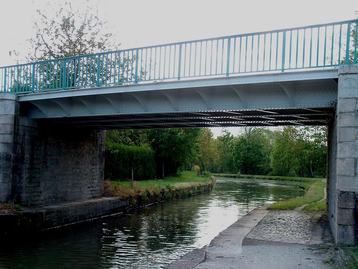 Canal du Centre - Le canal près de Corchanut - Un pont au-dessus du canal 