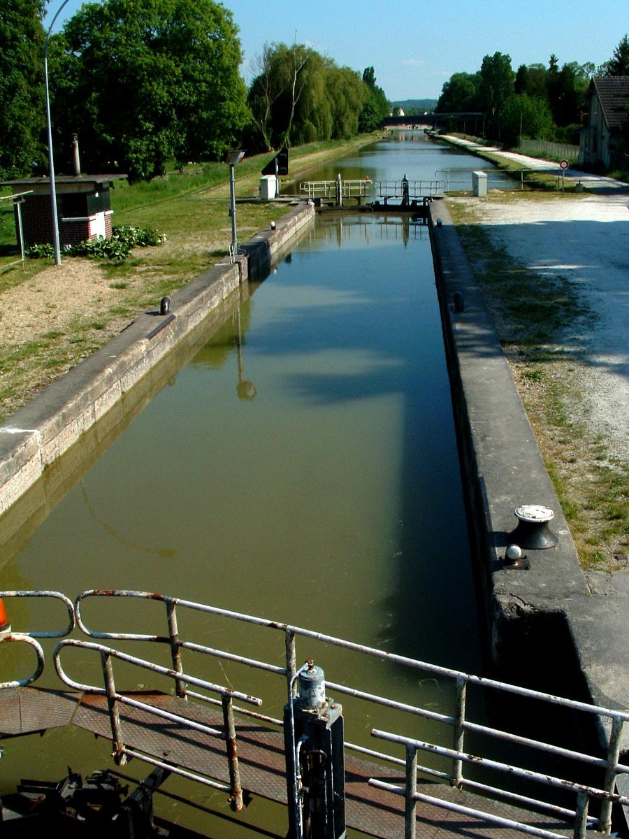 Loing-Kanal in Moret-sur-LoingSchleuse Nr. 18 