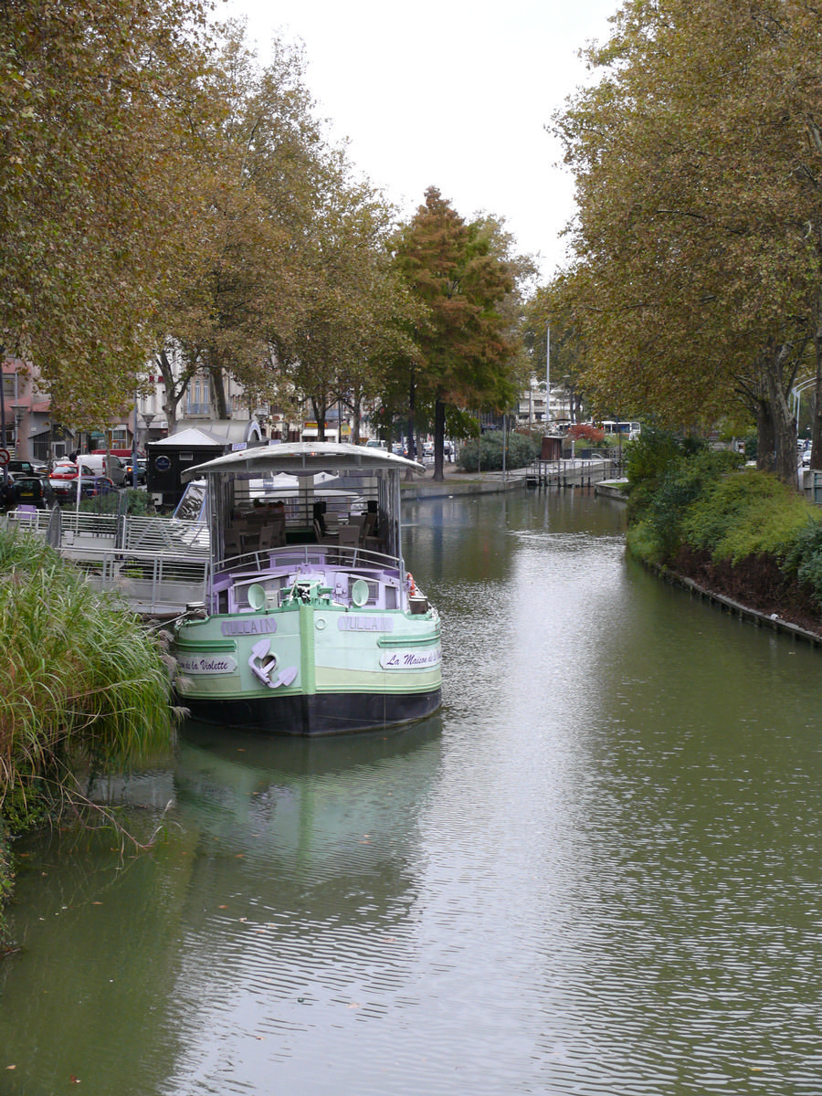 Toulouse - Le canal du Midi devant la gare Toulouse-Matabiau 