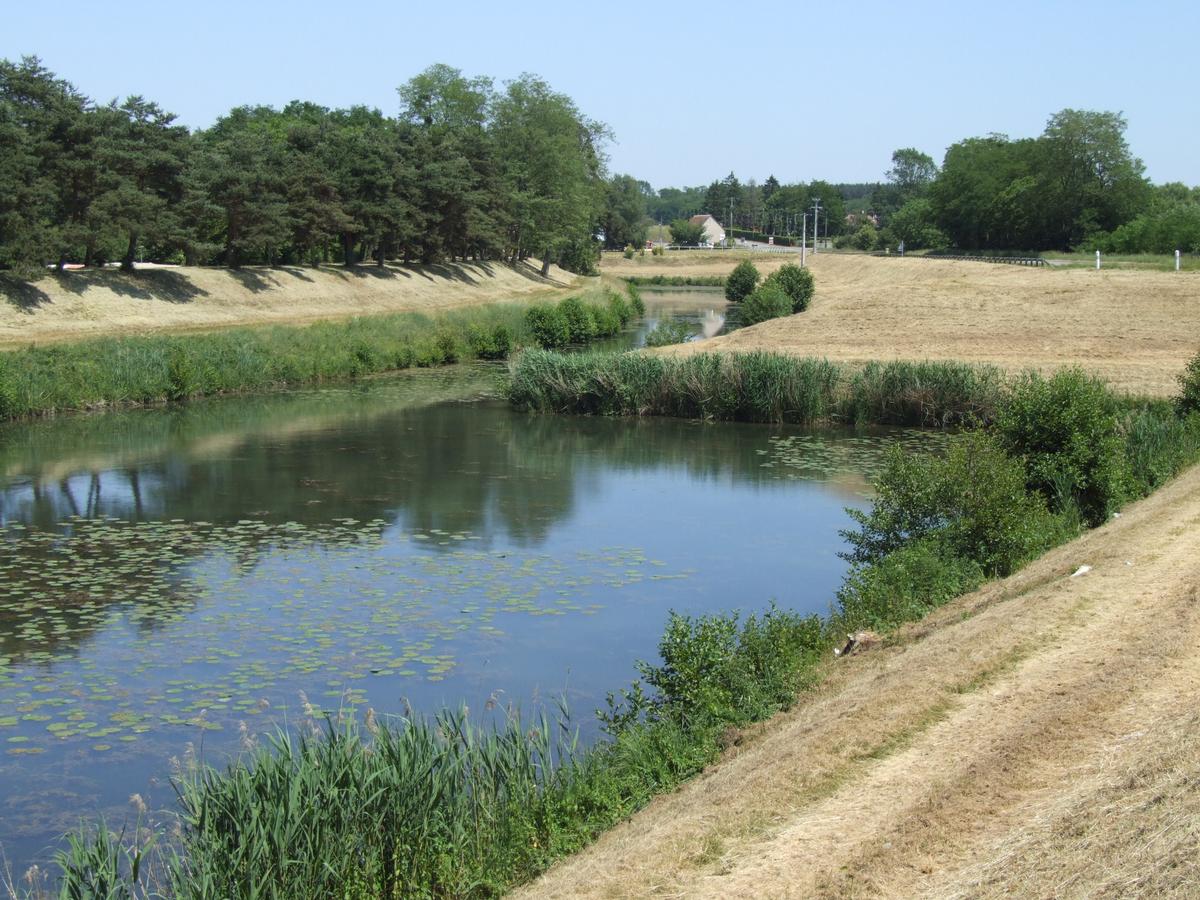 Canal latéral à la Loire à Châtillon-sur-Loire - Ancien tracé du canal près de l'écluse des Combles 