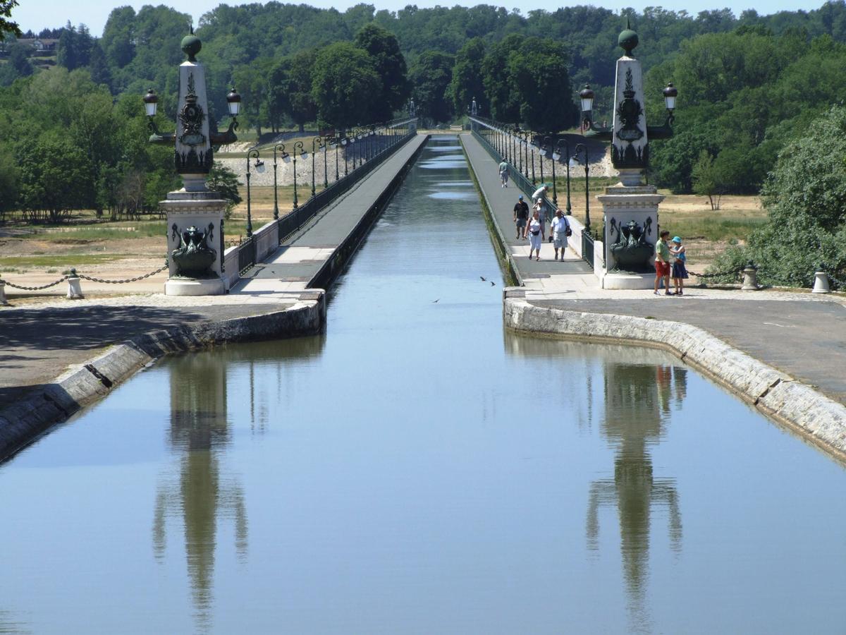 Pont-canal de Briare - Le canal vu du pont du Port 