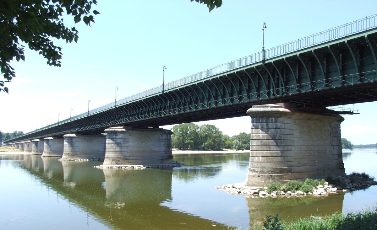 Pont-canal de Briare - Ensemble vu de la rive droite de la Loire 