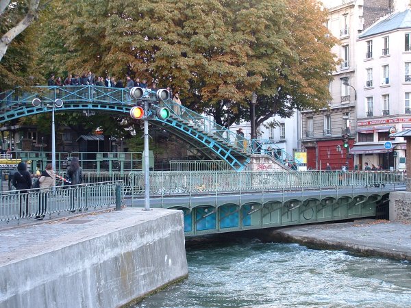 Canal Saint-MartinPont tournant de la rue de la Grange-aux-Belles 