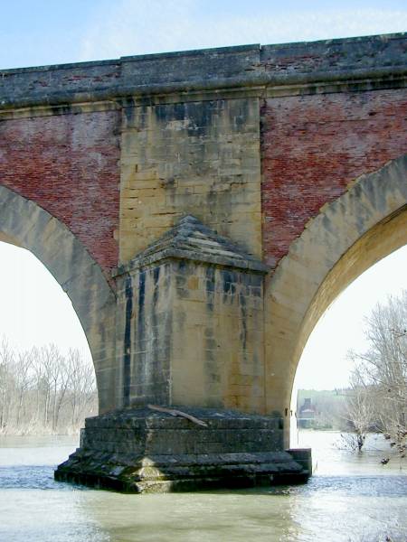 Pont de Carbonne sur la GaronnePile 