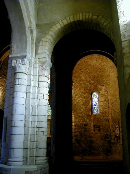 Eglise Saint-Pierre de Carennac.Pilier de la nef et absidiole 