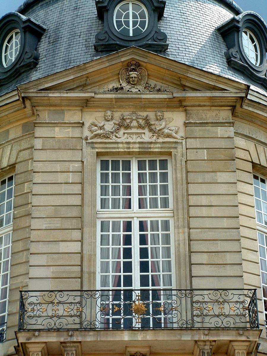 Champs-sur-Marne - Château - Côté parc - Pavillon central - Détail 