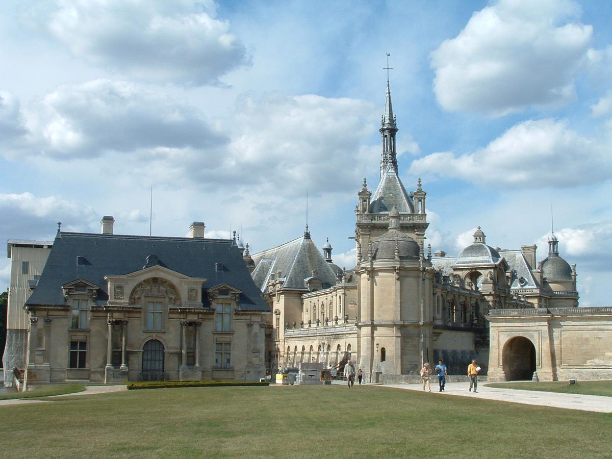 Chantilly - Le château - Le Petit château, à gauche, et le Grand château, à droite 