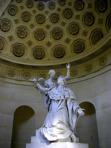Chapelle expiatoire à Paris.Statue de Louis XVI 