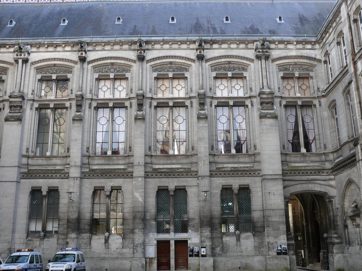 Hôtel de ville (Angoulême)- Façade sur cour 