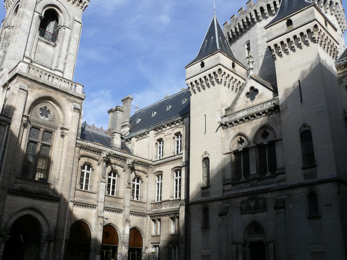 Hôtel de ville (Angoulême) - Façade sur cour 