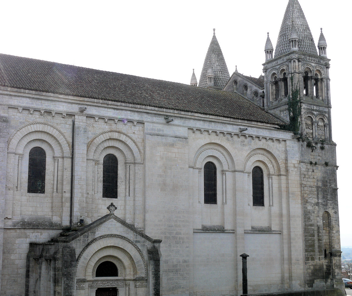 Angoulême - Cathédrale Saint-Pierre - Façade latérale nord de la nef 
