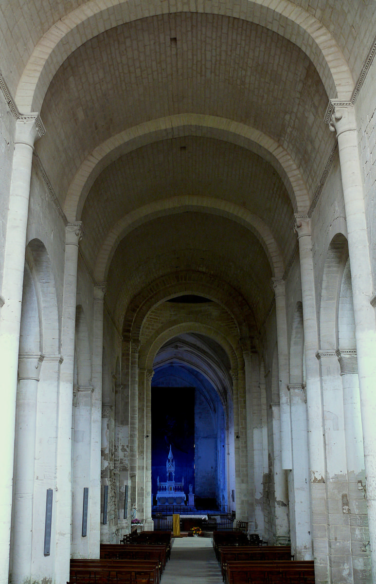 Saint-Amant-de-Boixe - Eglise Saint-Amant (ancienne abbaye Saint-Amant) - Nef 