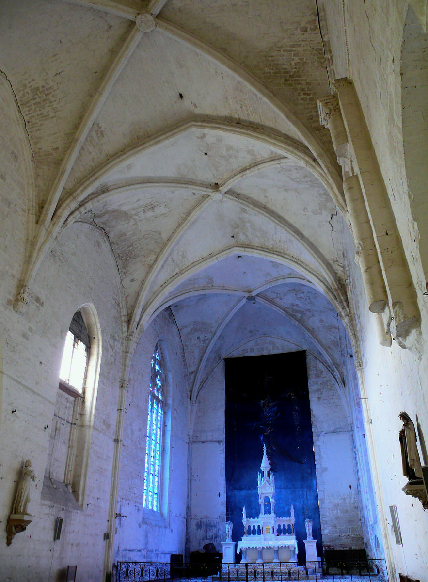 Saint-Amant-de-Boixe - Eglise Saint-Amant (ancienne abbaye Saint-Amant) - Choeur reconstruit au 14ème siècle Saint-Amant-de-Boixe - Eglise Saint-Amant (ancienne abbaye Saint-Amant) - Choeur reconstruit au 14 ème siècle