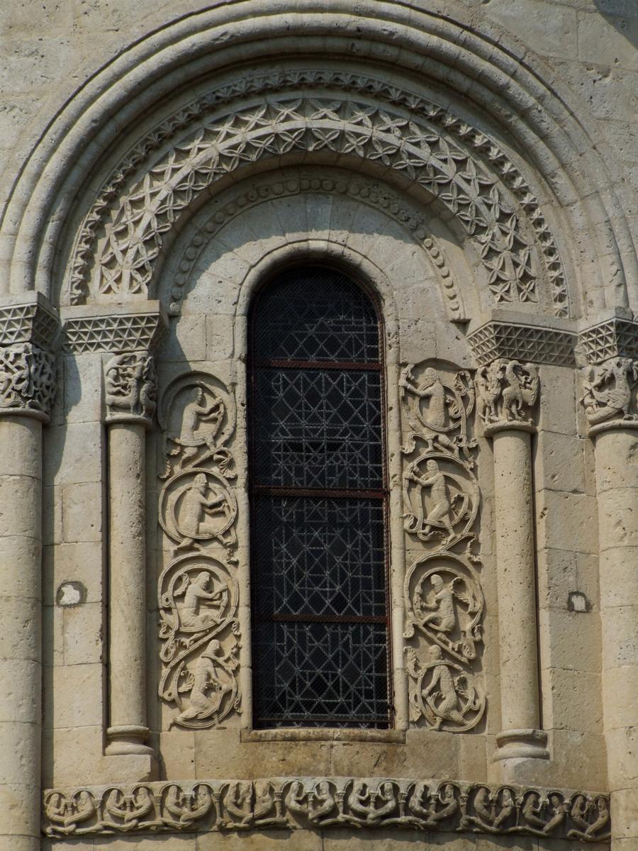 Aulnay-de-Saintonge - Eglise Saint-Pierre-de-la-Tour - Fenêtre du chevet 