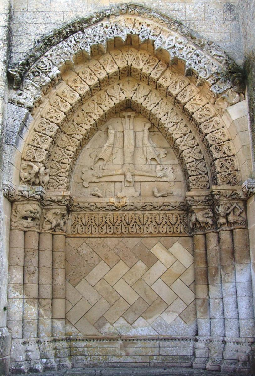 Aulnay-de-Saintonge - Eglise Saint-Pierre-de-la-Tour - Façade occidentale - Faux-tympan de gauche - Crucifixion de saint Pierre 