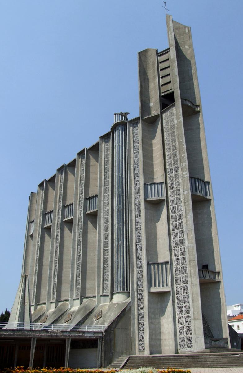Royan - Eglise Notre-Dame - Extérieur - Vu du côté sud-ouest 