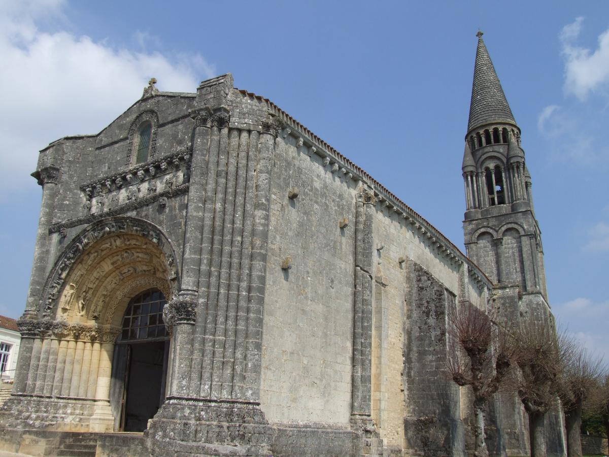 Fenioux - Eglise de l'Assomption Notre-Dame 
